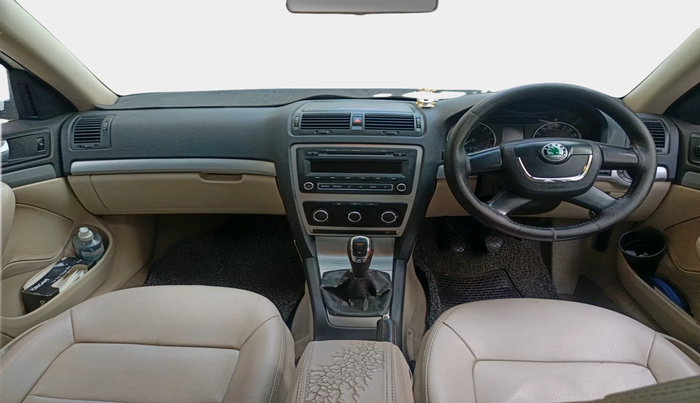 2011 Skoda Laura AMBIENTE 2.0 TDI CR MT, Diesel, Manual, 1,30,988 km, interior