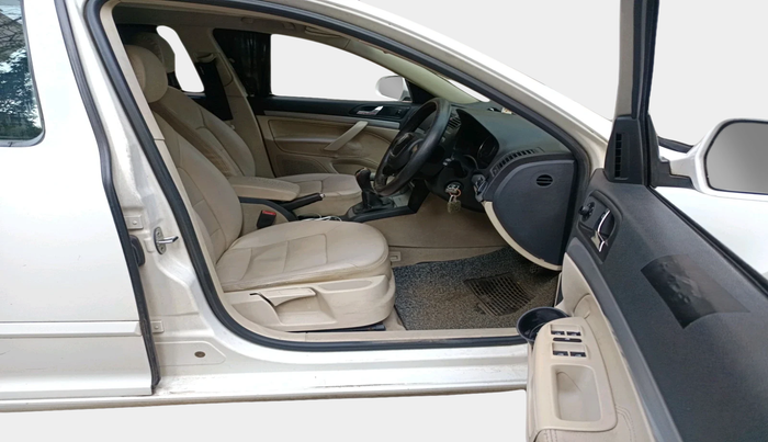 2011 Skoda Laura AMBIENTE 2.0 TDI CR MT, Diesel, Manual, 1,30,988 km, interior