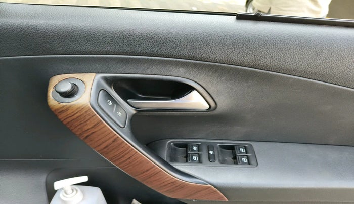 2016 Volkswagen Polo COMFORTLINE 1.5L, Diesel, Manual, 97,855 km, interior