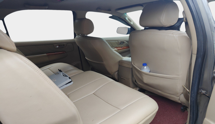 2010 Toyota Fortuner 3.0 4X4 MT, Diesel, Manual, 2,01,605 km, interior