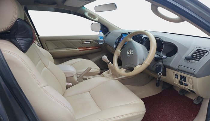 2010 Toyota Fortuner 3.0 4X4 MT, Diesel, Manual, 2,01,605 km, interior