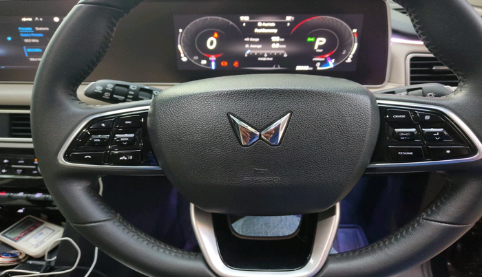 2023 Mahindra XUV700 AX 7 P AT 7 STR, Petrol, Automatic, 22,068 km, interior