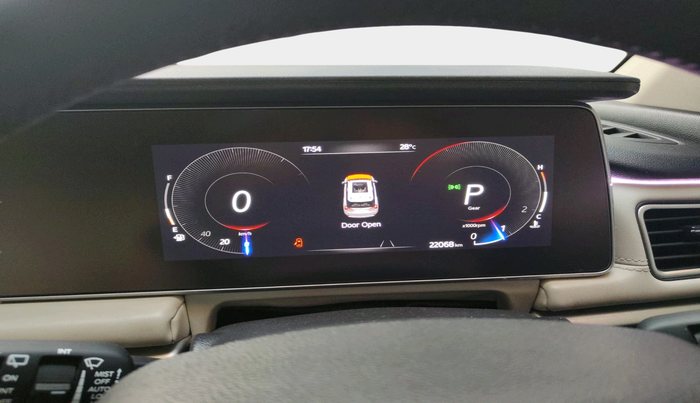 2023 Mahindra XUV700 AX 7 P AT 7 STR, Petrol, Automatic, 22,068 km, interior