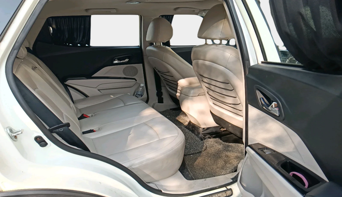 2021 Mahindra XUV300 W8 (O) 1.2 PETROL AMT, Petrol, Automatic, 74,877 km, interior