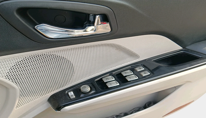 2021 Mahindra XUV300 W8 (O) 1.2 PETROL AMT, Petrol, Automatic, 74,877 km, interior