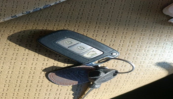 2014 Hyundai Verna FLUIDIC 1.6 CRDI SX AT, Diesel, Automatic, 84,285 km, interior