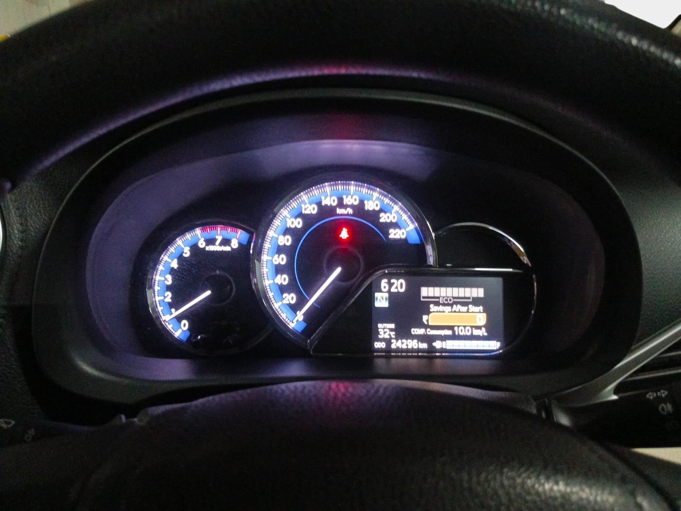 2018 Toyota YARIS V CVT, Petrol, Automatic, 24,296 km, interior
