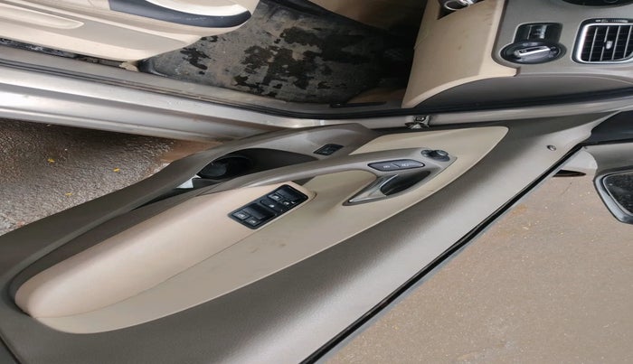 2012 Volkswagen Vento HIGHLINE DIESEL 1.6, Diesel, Manual, 1,15,371 km, interior