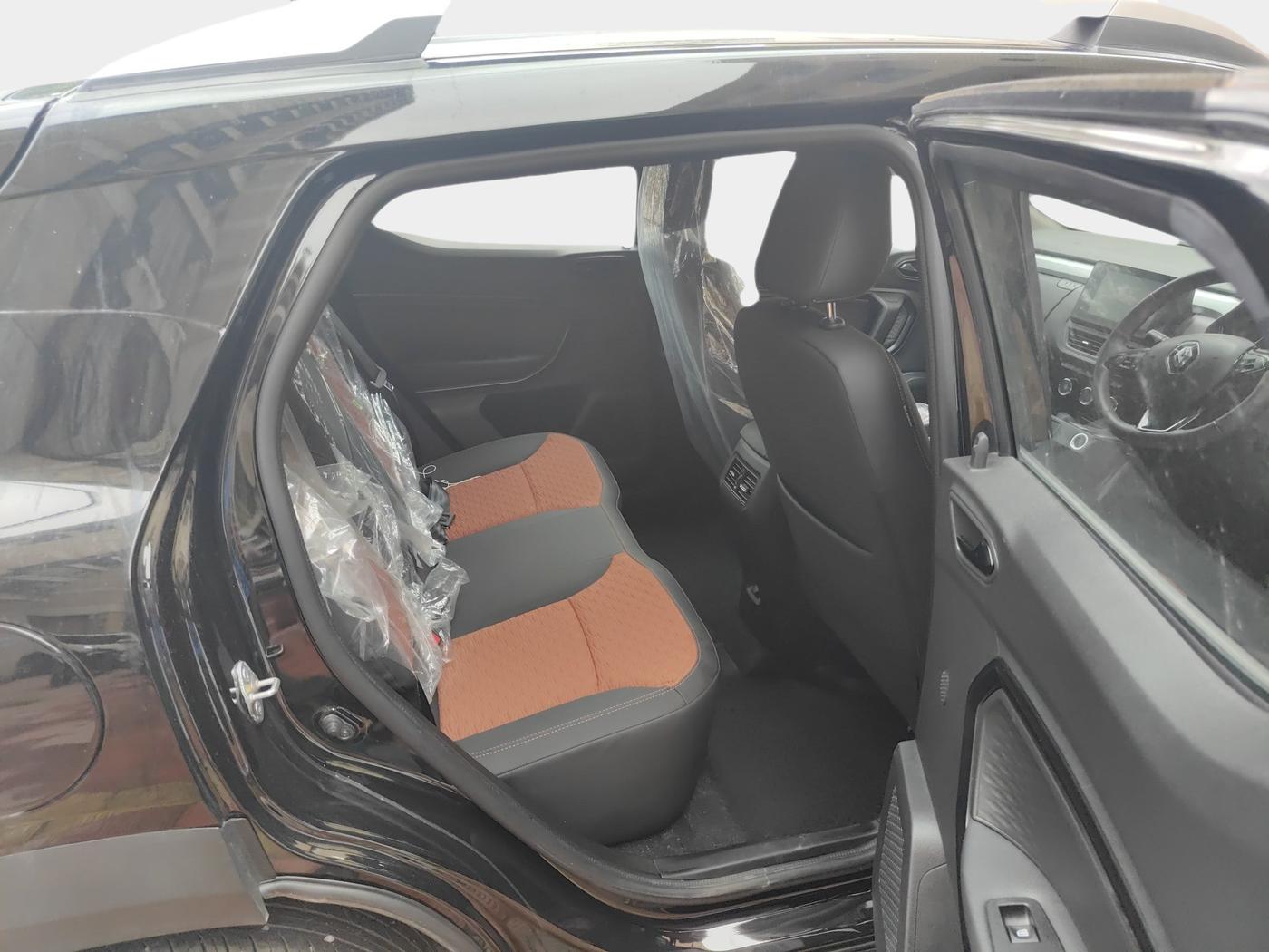 2024 Renault Kiger RXZ AMT, Petrol, Automatic, 2,750 km, interior