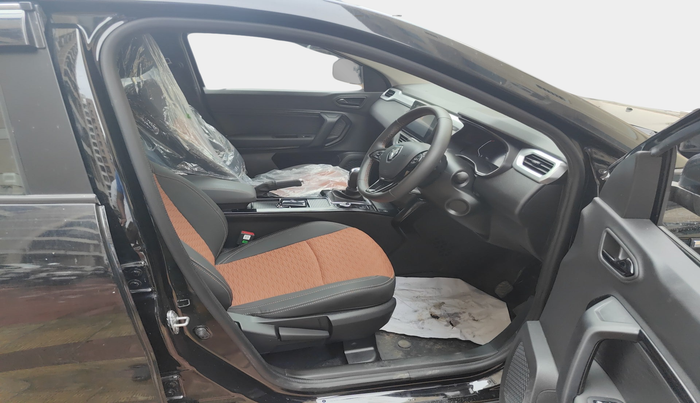 2024 Renault Kiger RXZ AMT, Petrol, Automatic, 2,750 km, interior