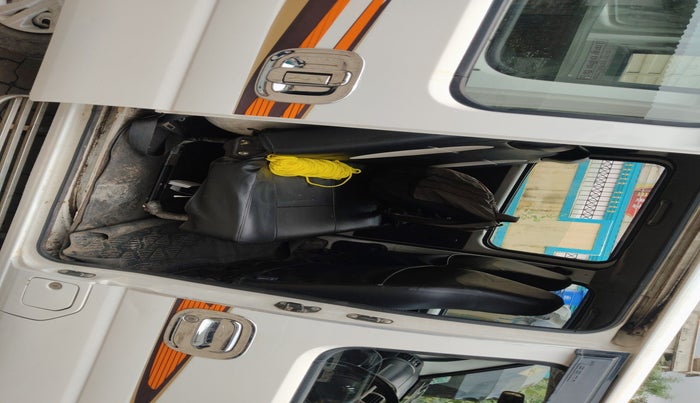 2022 Maruti Eeco 5 STR AC CNG (O), Petrol, Manual, 42,789 km, interior