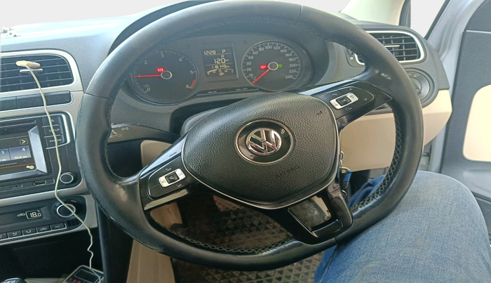 2017 Volkswagen Ameo HIGHLINE PLUS 1.5L AT 16 ALLOY, Diesel, Automatic, 1,18,149 km, interior