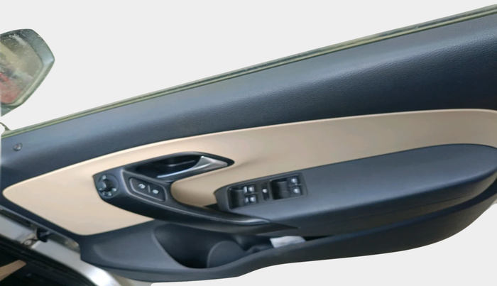 2017 Volkswagen Ameo HIGHLINE PLUS 1.5L AT 16 ALLOY, Diesel, Automatic, 1,18,149 km, interior