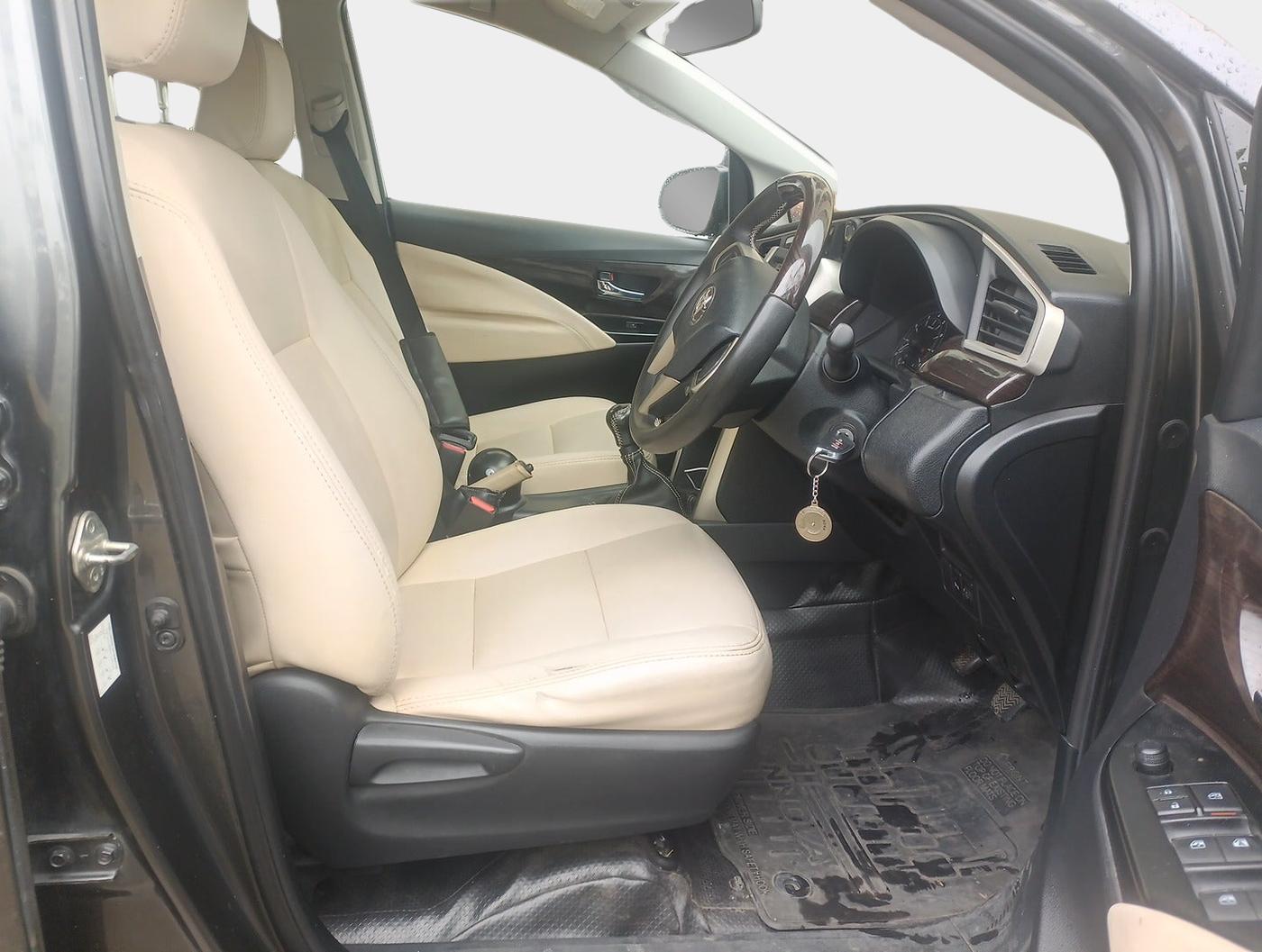 2017 Toyota Innova Crysta 2.7 GX 8 STR, Petrol, Manual, 65,920 km, interior