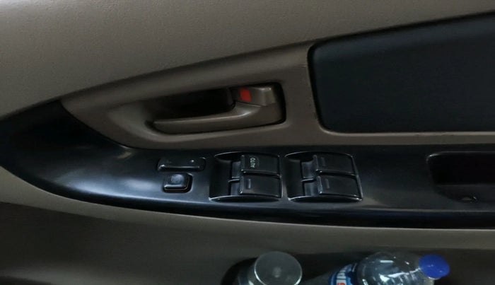 2015 Toyota Innova 2.5 GX 8 STR, Diesel, Manual, 2,15,000 km, interior