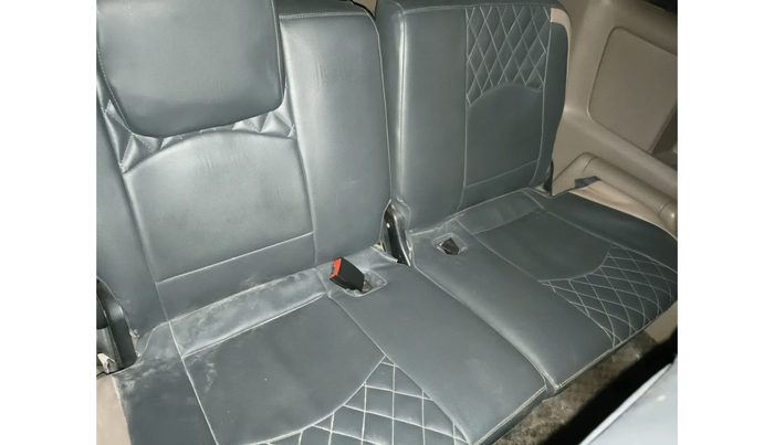 2015 Toyota Innova 2.5 GX 8 STR, Diesel, Manual, 2,15,000 km, interior