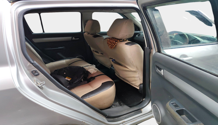 2010 Maruti Swift VXI, Petrol, Manual, 1,22,636 km, interior