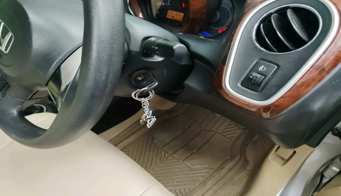 2014 Honda Mobilio 1.5L I-VTEC V, Petrol, Manual, 56,163 km, interior