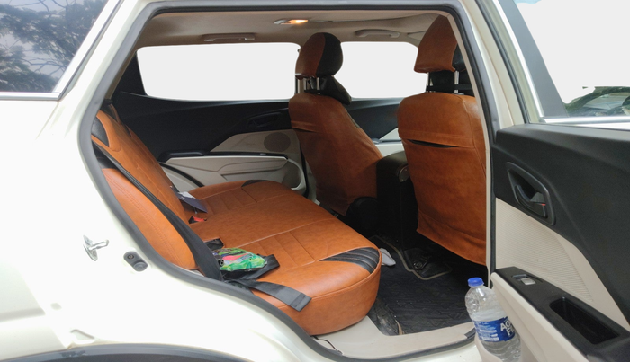 2023 Mahindra XUV300 W6 1.2 PETROL AMT, Petrol, Automatic, 22,655 km, interior