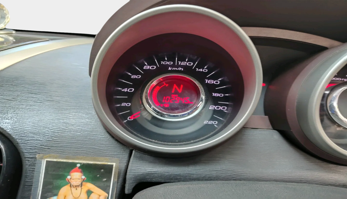 2012 Mahindra XUV500 W8, Diesel, Manual, 1,02,945 km, interior