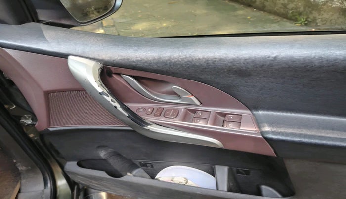 2012 Mahindra XUV500 W8, Diesel, Manual, 1,02,945 km, interior