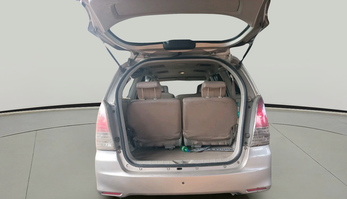 2011 Toyota Innova 2.5 G4 8 STR, Diesel, Manual, 1,57,827 km, exterior