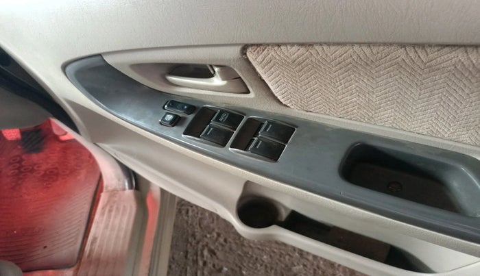 2011 Toyota Innova 2.5 G4 8 STR, Diesel, Manual, 1,57,827 km, interior