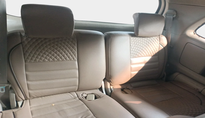 2011 Toyota Innova 2.5 G4 8 STR, Diesel, Manual, 1,57,827 km, interior