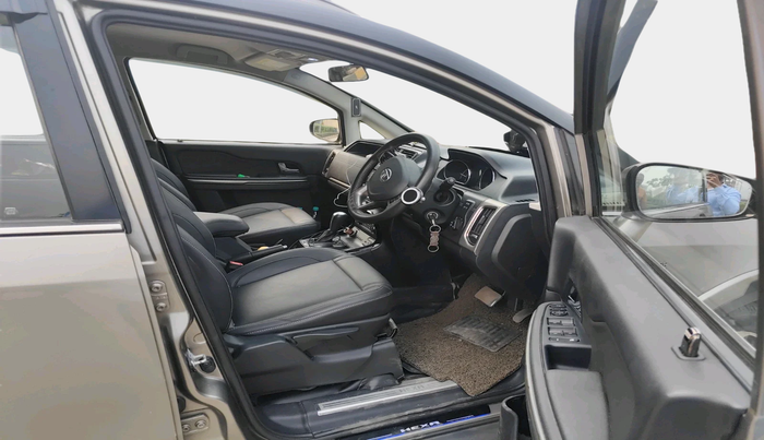 2017 Tata Hexa XTA 4X2 7 STR, Diesel, Automatic, 50,219 km, interior