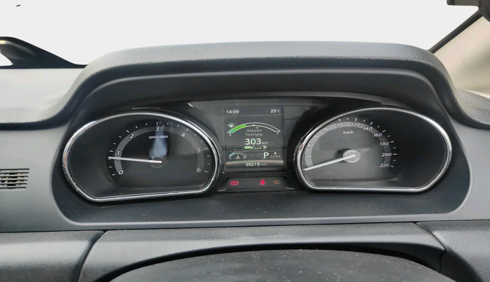 2017 Tata Hexa XTA 4X2 7 STR, Diesel, Automatic, 50,219 km, interior