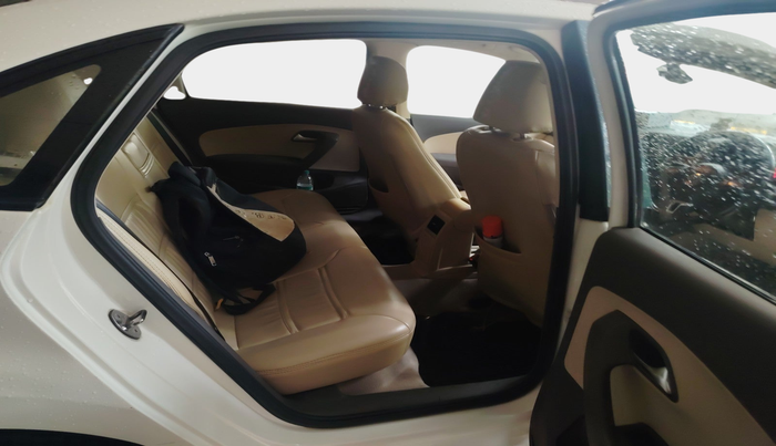 2011 Volkswagen Vento HIGHLINE 1.6 MPI, Petrol, Manual, 96,868 km, interior