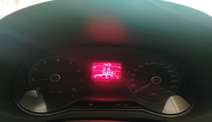 2011 Volkswagen Vento HIGHLINE 1.6 MPI, Petrol, Manual, 96,868 km, interior
