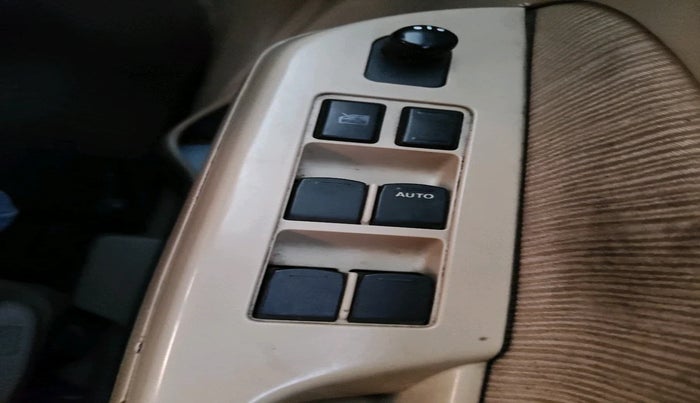 2012 Maruti Ertiga ZXI, Petrol, Manual, 1,35,569 km, interior