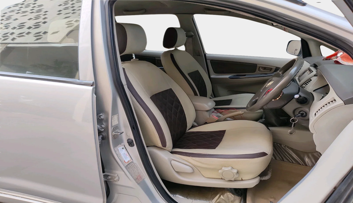 2012 Toyota Innova GX 2.5 8 STR, Diesel, Manual, 1,94,596 km, interior