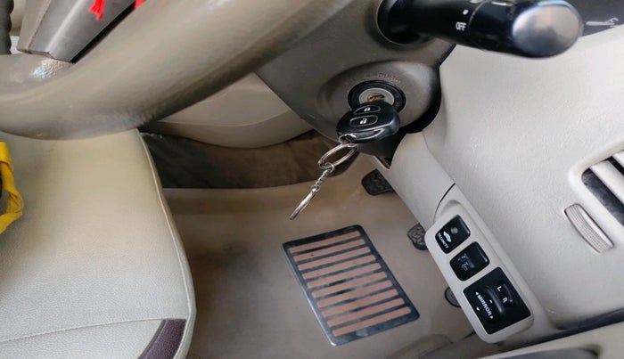 2012 Toyota Innova GX 2.5 8 STR, Diesel, Manual, 1,94,596 km, interior