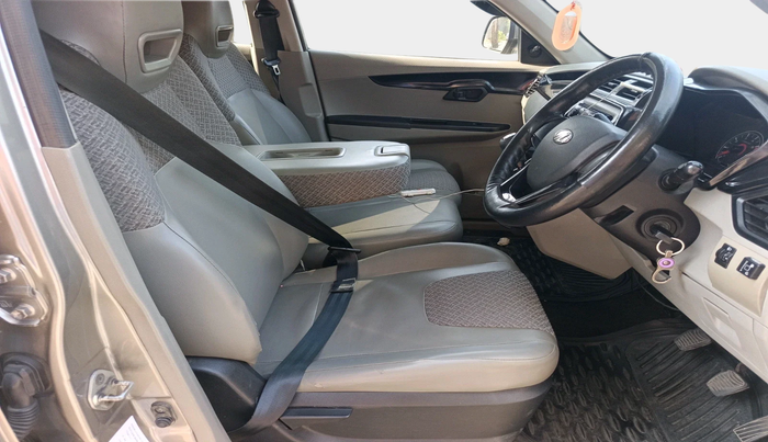 2017 Mahindra Kuv100 K4 6 STR, Petrol, Manual, 59,307 km, interior