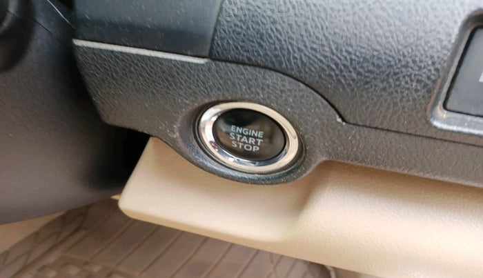 2014 Toyota Camry 2.5L AT, Petrol, Automatic, 1,24,622 km, interior