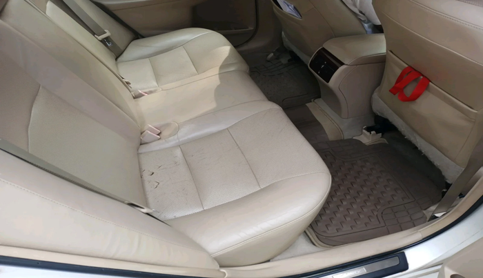 2014 Toyota Camry 2.5L AT, Petrol, Automatic, 1,24,622 km, interior