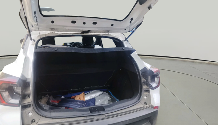 2025 Renault Kiger RXL AMT, Petrol, Automatic, 8,500 km, exterior