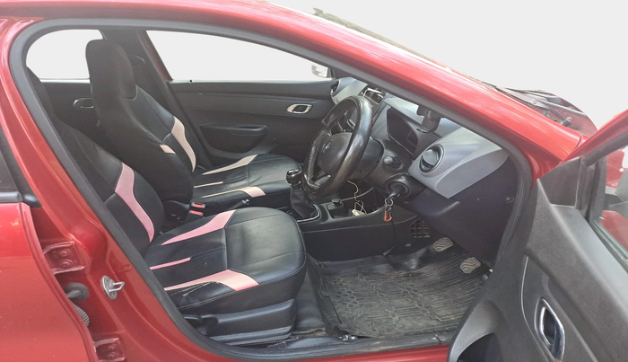 2018 Renault Kwid RXT 1.0 (O), Petrol, Manual, 56,212 km, interior