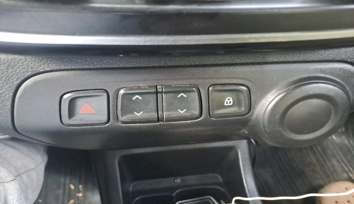 2018 Renault Kwid RXT 1.0 (O), Petrol, Manual, 56,212 km, interior