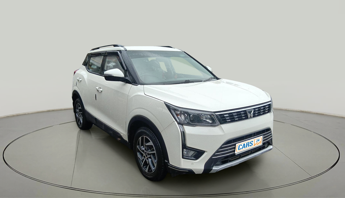 2023 Mahindra XUV300 W8 (O) 1.5 DIESEL, Diesel, Manual, 30,953 km, exterior