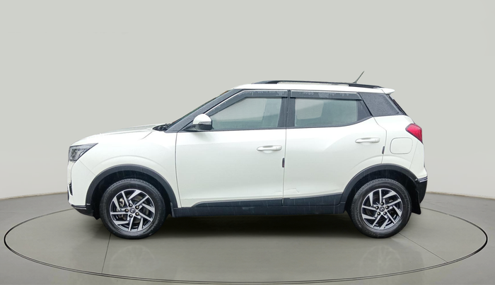 2023 Mahindra XUV300 W8 (O) 1.5 DIESEL, Diesel, Manual, 30,953 km, exterior