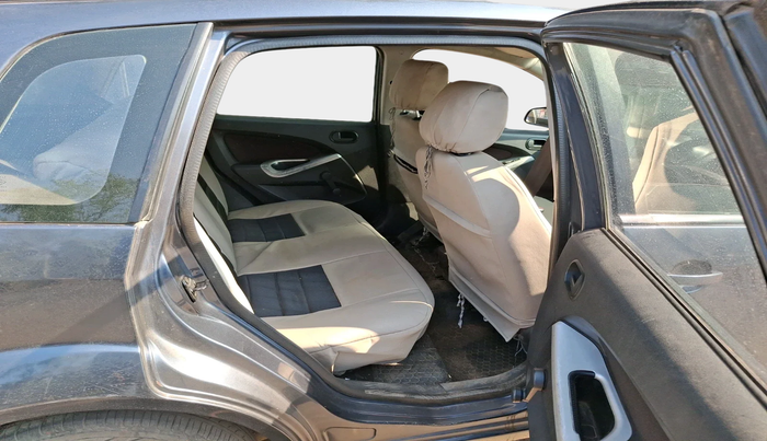 2011 Ford Figo TITANIUM 1.2 PETROL, Petrol, Manual, 1,17,727 km, interior