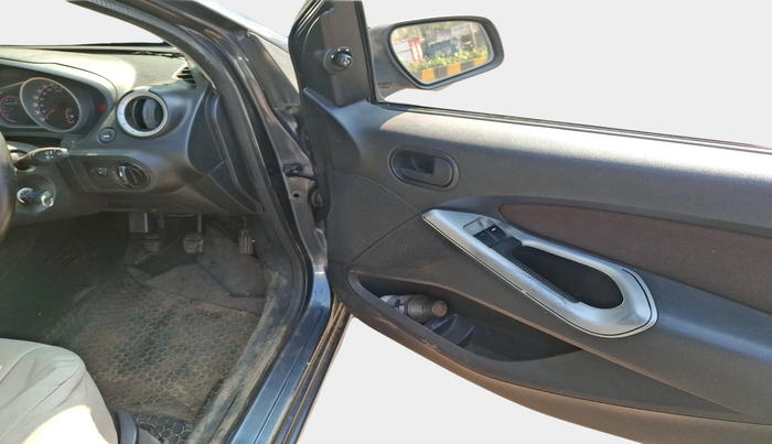 2011 Ford Figo TITANIUM 1.2 PETROL, Petrol, Manual, 1,17,727 km, interior