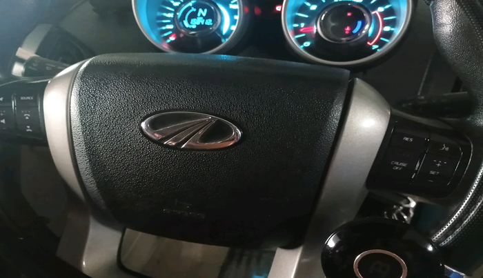 2016 Mahindra XUV500 W6, Diesel, Manual, 1,58,412 km, interior