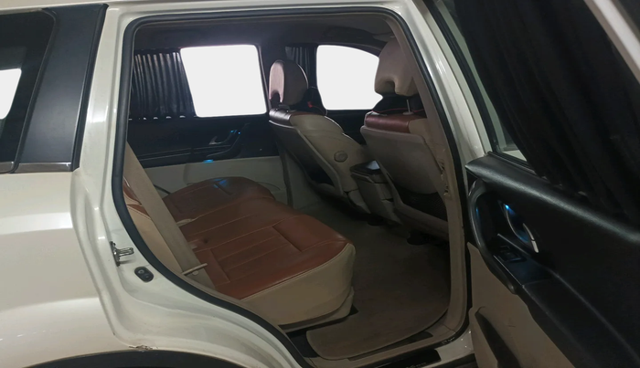 2016 Mahindra XUV500 W6, Diesel, Manual, 1,58,412 km, interior