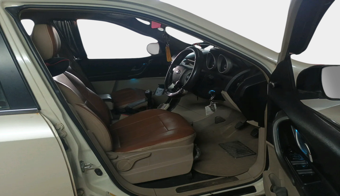 2016 Mahindra XUV500 W6, Diesel, Manual, 1,58,412 km, interior