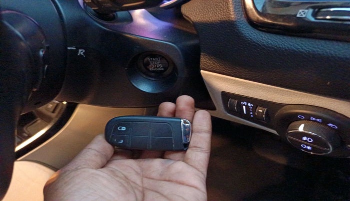 2017 Jeep Compass LIMITED 2.0 DIESEL, Diesel, Manual, 1,64,222 km, interior