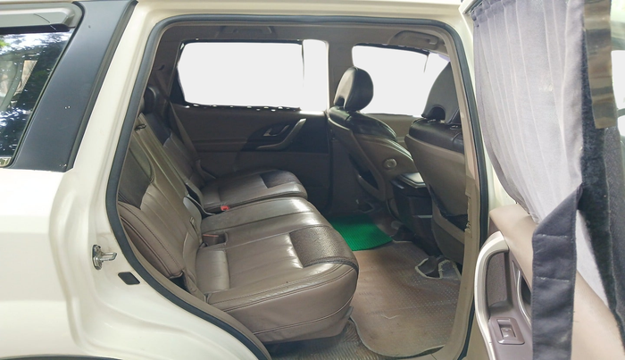 2014 Mahindra XUV500 W8 AWD, Diesel, Manual, 1,11,211 km, interior